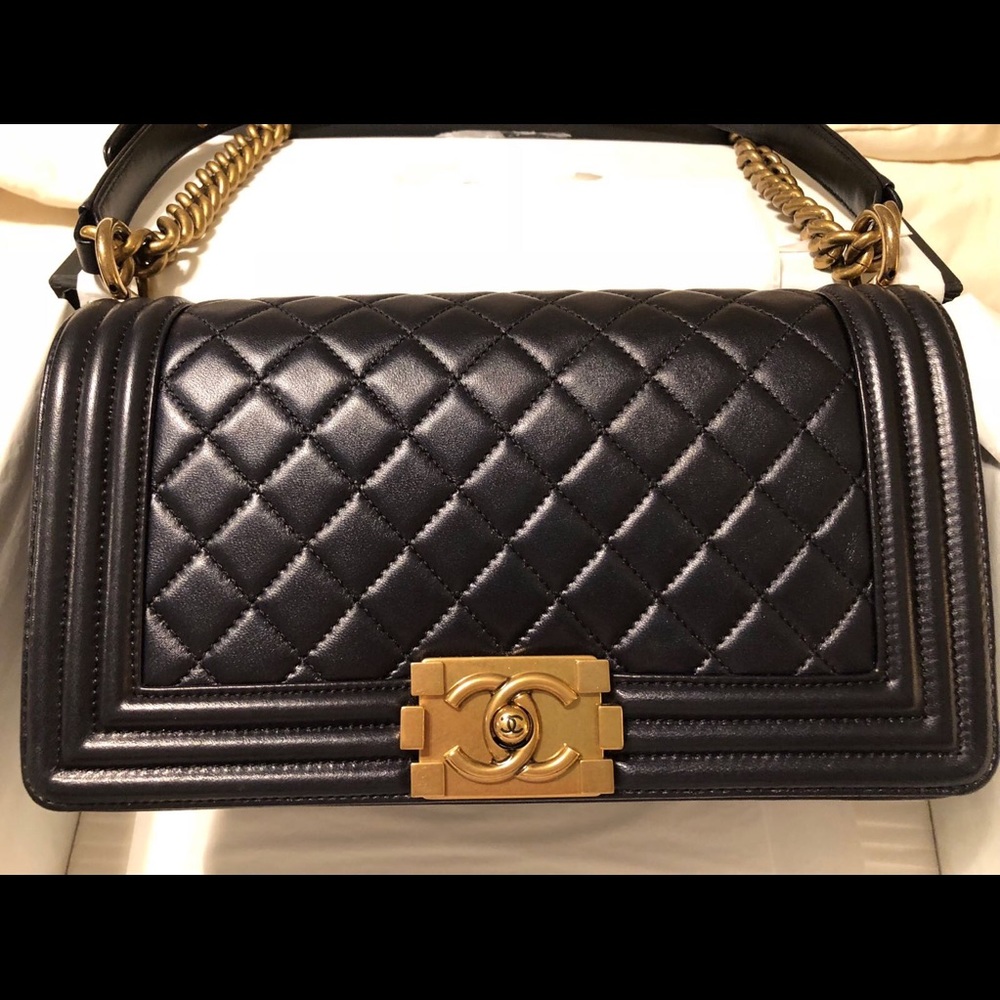 SOLD🎊🎉Chanel Boy Old Medium